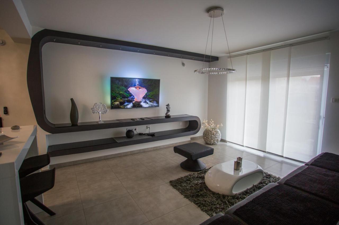 Apartment Plaza ----Wallbox 11Kw 16A ----- Private Spa- Jacuzzi, Infrared Sauna, Luxury Massage Chair, Parking, Entry With Pin 0 - 24H, Free Cancellation 24 Hours Before Check In Slavonski Brod Zewnętrze zdjęcie