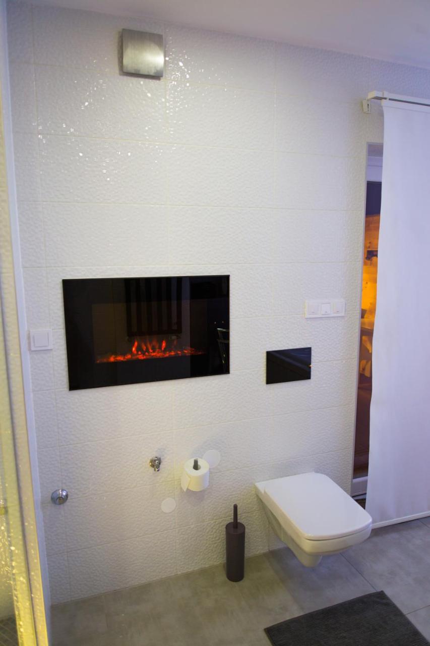 Apartment Plaza ----Wallbox 11Kw 16A ----- Private Spa- Jacuzzi, Infrared Sauna, Luxury Massage Chair, Parking, Entry With Pin 0 - 24H, Free Cancellation 24 Hours Before Check In Slavonski Brod Zewnętrze zdjęcie
