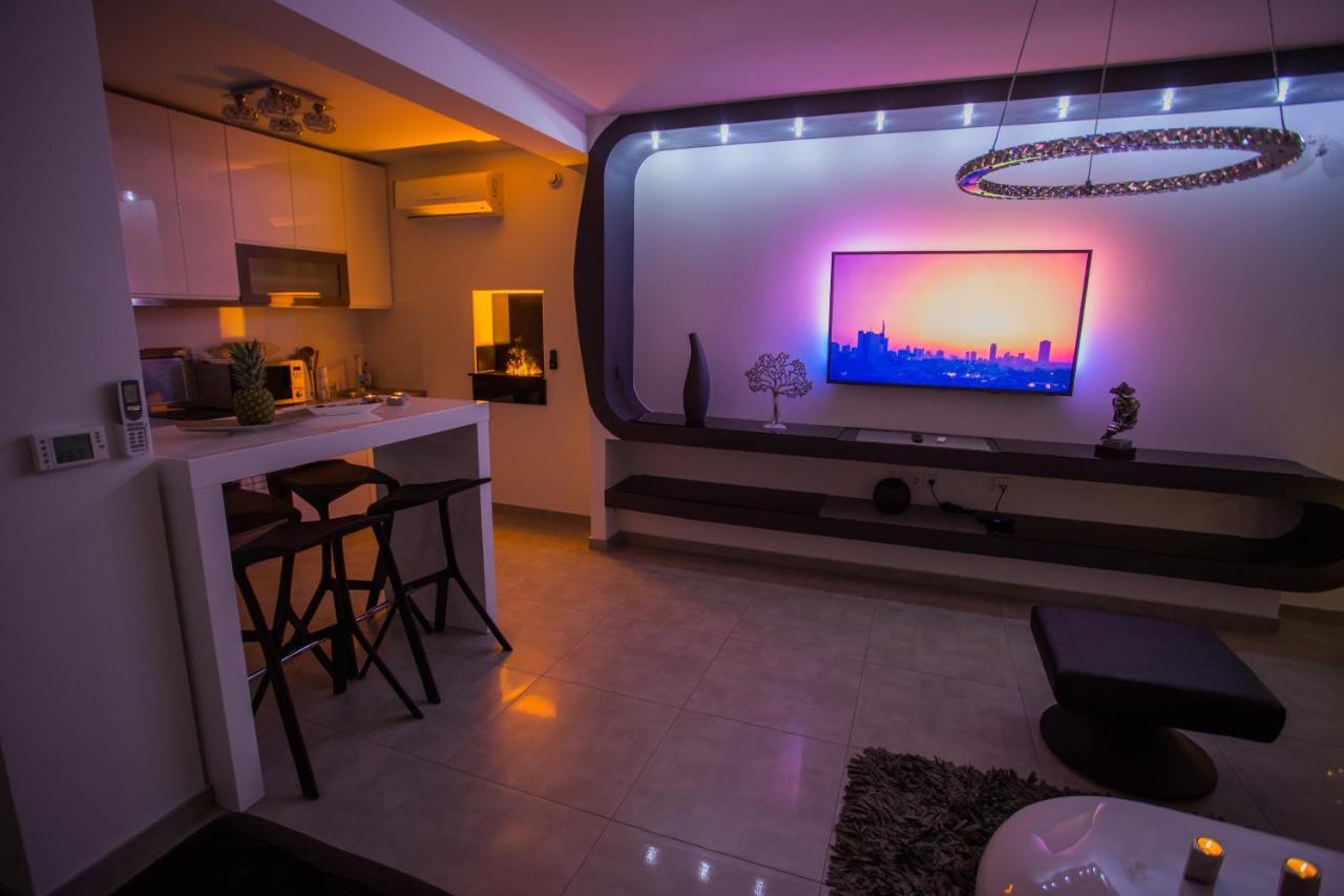 Apartment Plaza ----Wallbox 11Kw 16A ----- Private Spa- Jacuzzi, Infrared Sauna, Luxury Massage Chair, Parking, Entry With Pin 0 - 24H, Free Cancellation 24 Hours Before Check In Slavonski Brod Zewnętrze zdjęcie