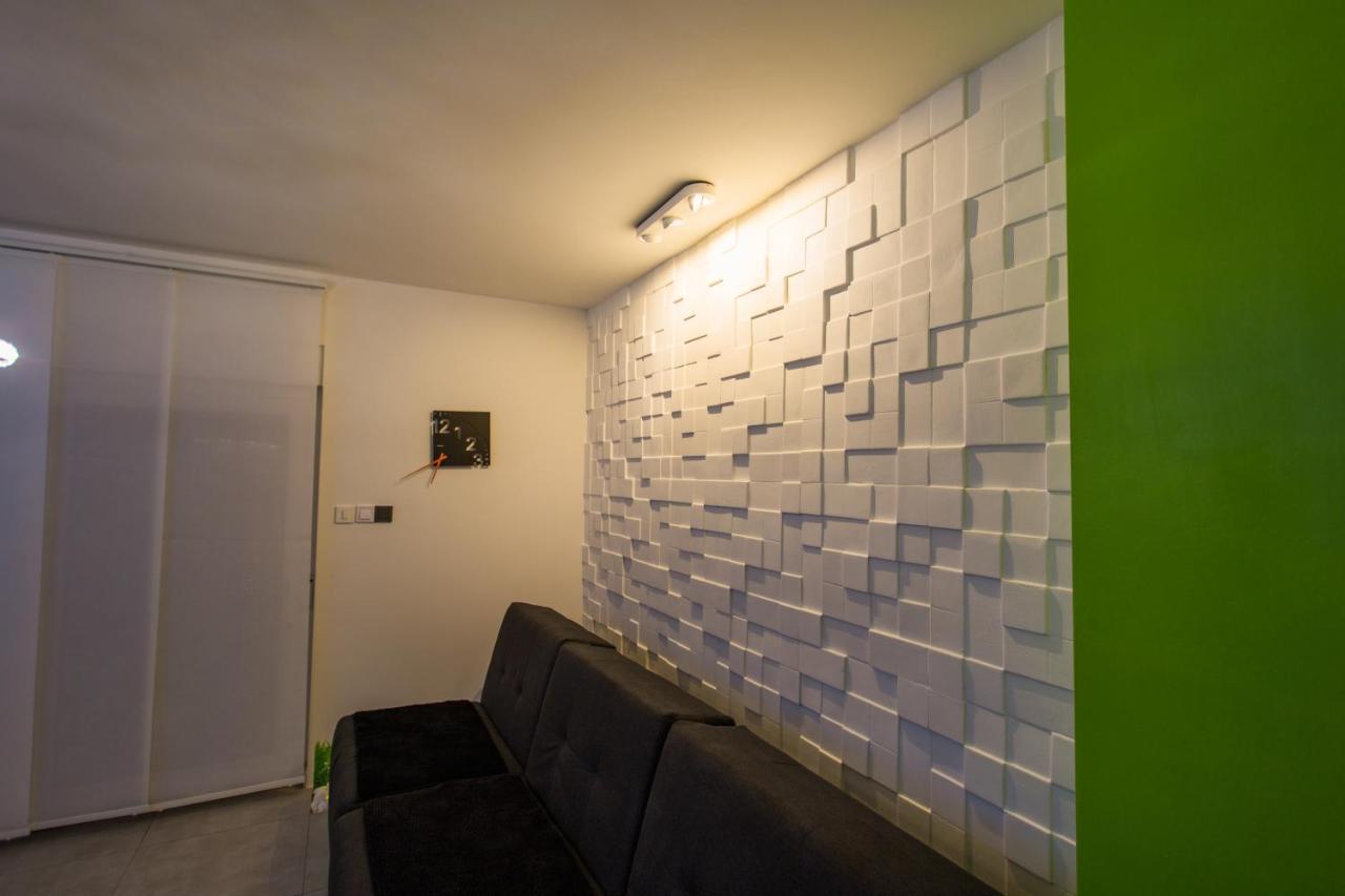 Apartment Plaza ----Wallbox 11Kw 16A ----- Private Spa- Jacuzzi, Infrared Sauna, Luxury Massage Chair, Parking, Entry With Pin 0 - 24H, Free Cancellation 24 Hours Before Check In Slavonski Brod Zewnętrze zdjęcie