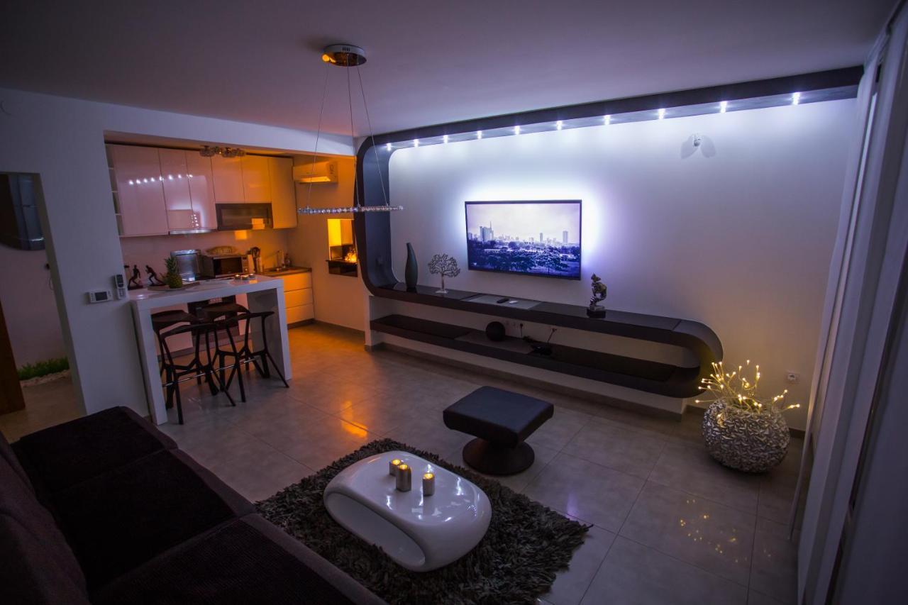 Apartment Plaza ----Wallbox 11Kw 16A ----- Private Spa- Jacuzzi, Infrared Sauna, Luxury Massage Chair, Parking, Entry With Pin 0 - 24H, Free Cancellation 24 Hours Before Check In Slavonski Brod Zewnętrze zdjęcie