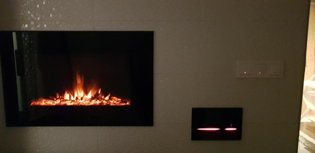 Apartment Plaza ----Wallbox 11Kw 16A ----- Private Spa- Jacuzzi, Infrared Sauna, Luxury Massage Chair, Parking, Entry With Pin 0 - 24H, Free Cancellation 24 Hours Before Check In Slavonski Brod Zewnętrze zdjęcie