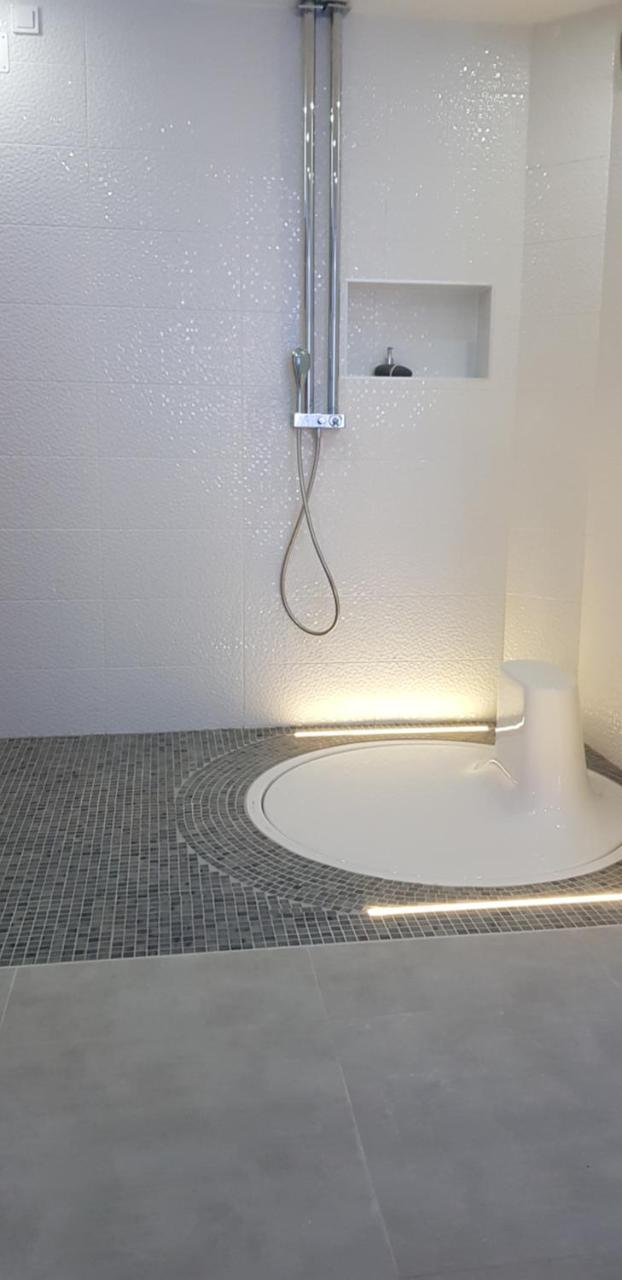 Apartment Plaza ----Wallbox 11Kw 16A ----- Private Spa- Jacuzzi, Infrared Sauna, Luxury Massage Chair, Parking, Entry With Pin 0 - 24H, Free Cancellation 24 Hours Before Check In Slavonski Brod Zewnętrze zdjęcie