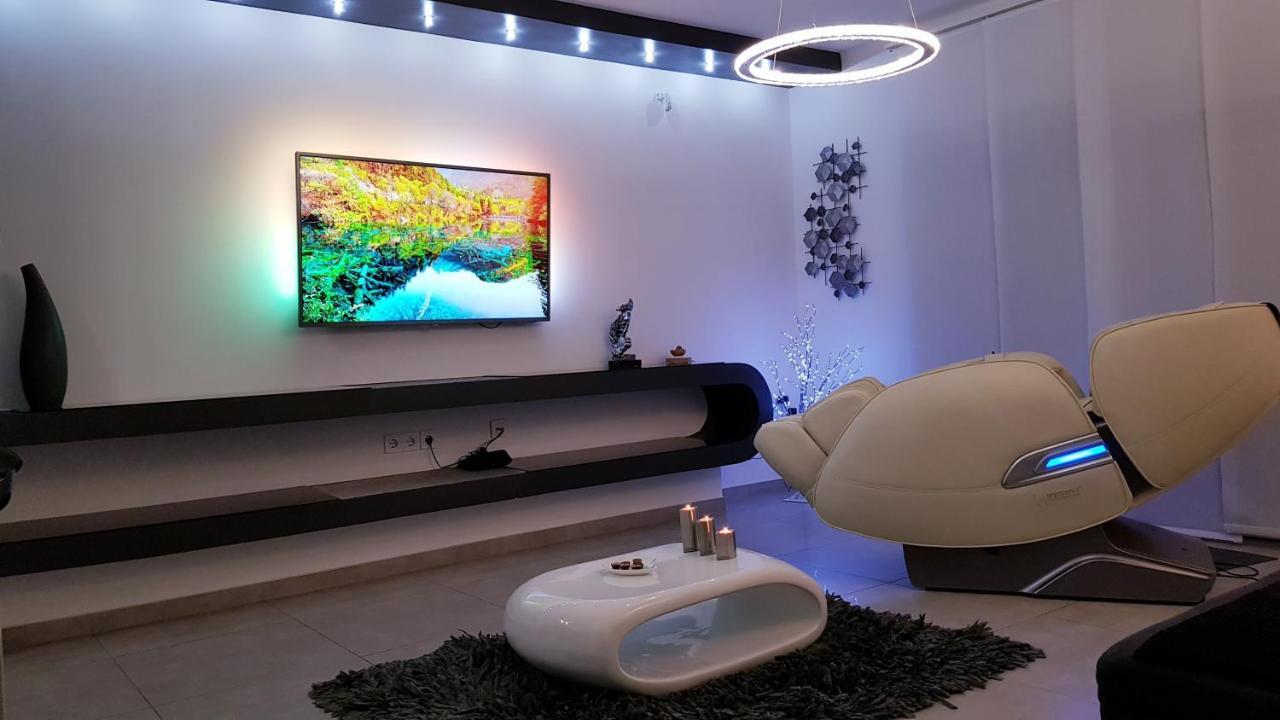 Apartment Plaza ----Wallbox 11Kw 16A ----- Private Spa- Jacuzzi, Infrared Sauna, Luxury Massage Chair, Parking, Entry With Pin 0 - 24H, Free Cancellation 24 Hours Before Check In Slavonski Brod Zewnętrze zdjęcie